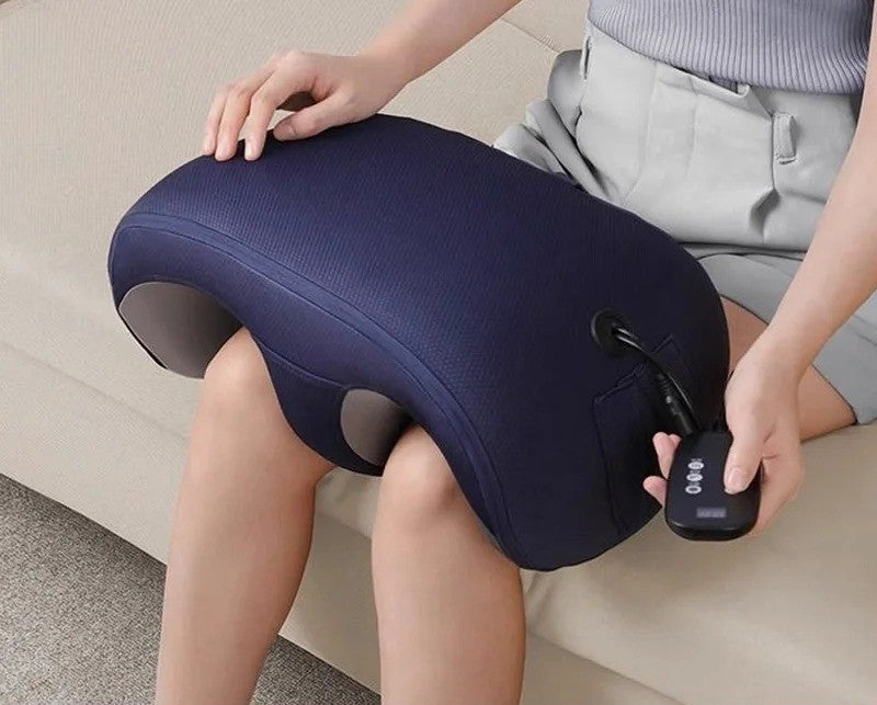 femme assise surcanape reglant-commande appareil massage pied pour massage-cuisses