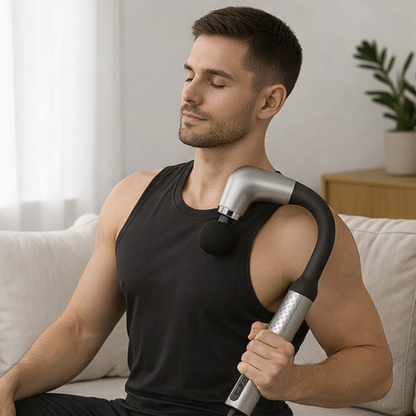 homme utilisant pistolet de massage