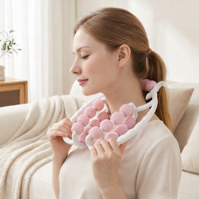 massage cervical avec rouleaux de massage rose