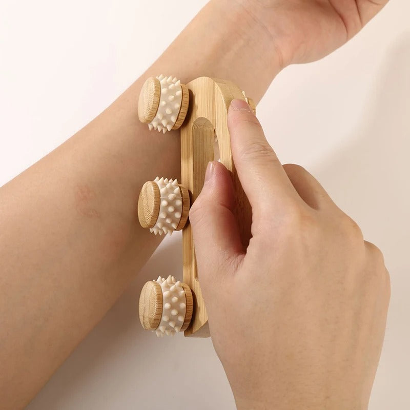 massage sur avant bras avec rouleau de massage