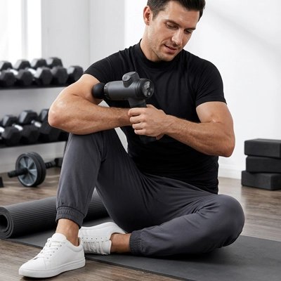 recrassage musculaire avec pistolet masseur